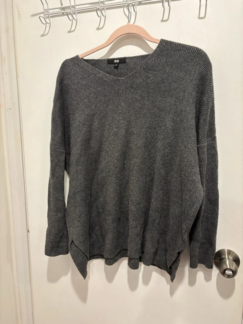 Uniqlo Gray V-Neck Knit Sweater - Picture 5 of 6
